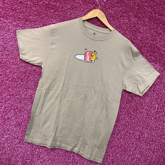 Gudetama The Lazy Egg Brrr with Bacon Blankie Sanrio Tee M - Picture 3 of 4